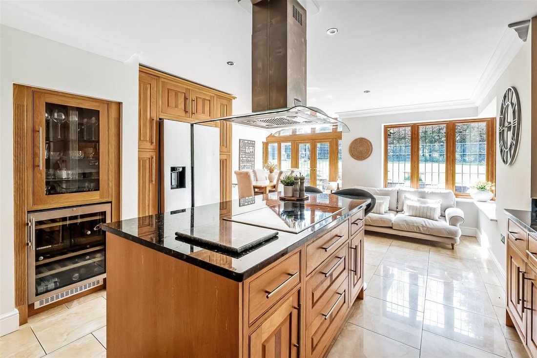 House in Hawks Hill, Fetcham, England 4 - 17722055