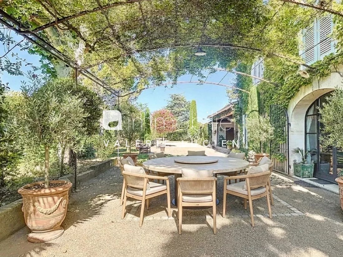 Country House in Saint-Rémy-de-Provence, Provence-Alpes-Côte d'Azur, France 3 - 17311349