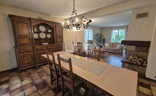 House in Est, Lamorlaye, France 1