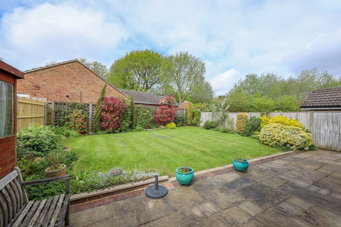 Bungalow in Burgess Hill, England 2 - 17721269