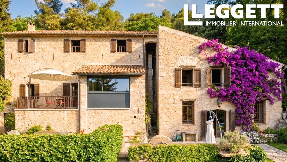 Villa in Carros, Provence-Alpes-Côte d'Azur, France 1 - 12102507