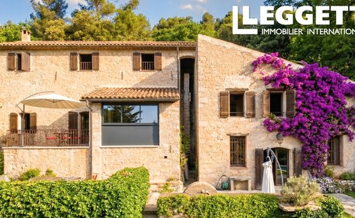 Villa in Carros, Provence-Alpes-Côte d'Azur, France 1