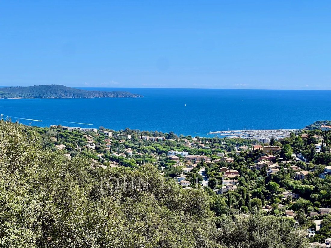 Estate in Nord, Cavalaire-sur-Mer, France 3 - 17719893
