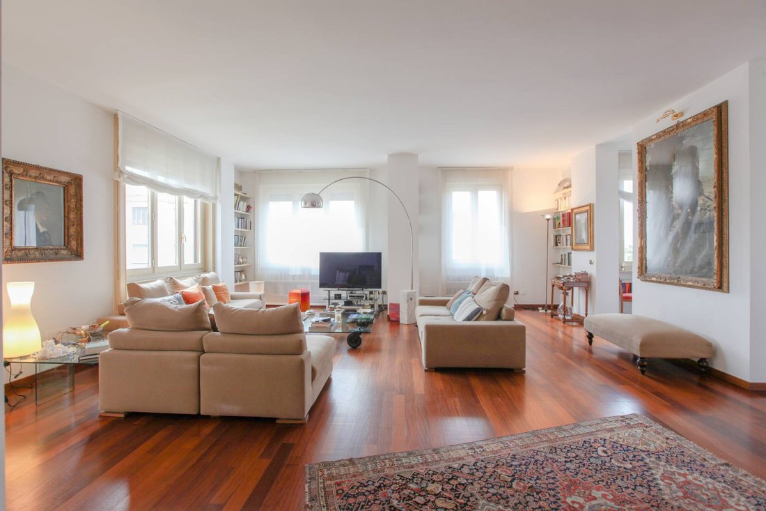 Apartment in Centrale, Milan, Italy 2 - 17724176