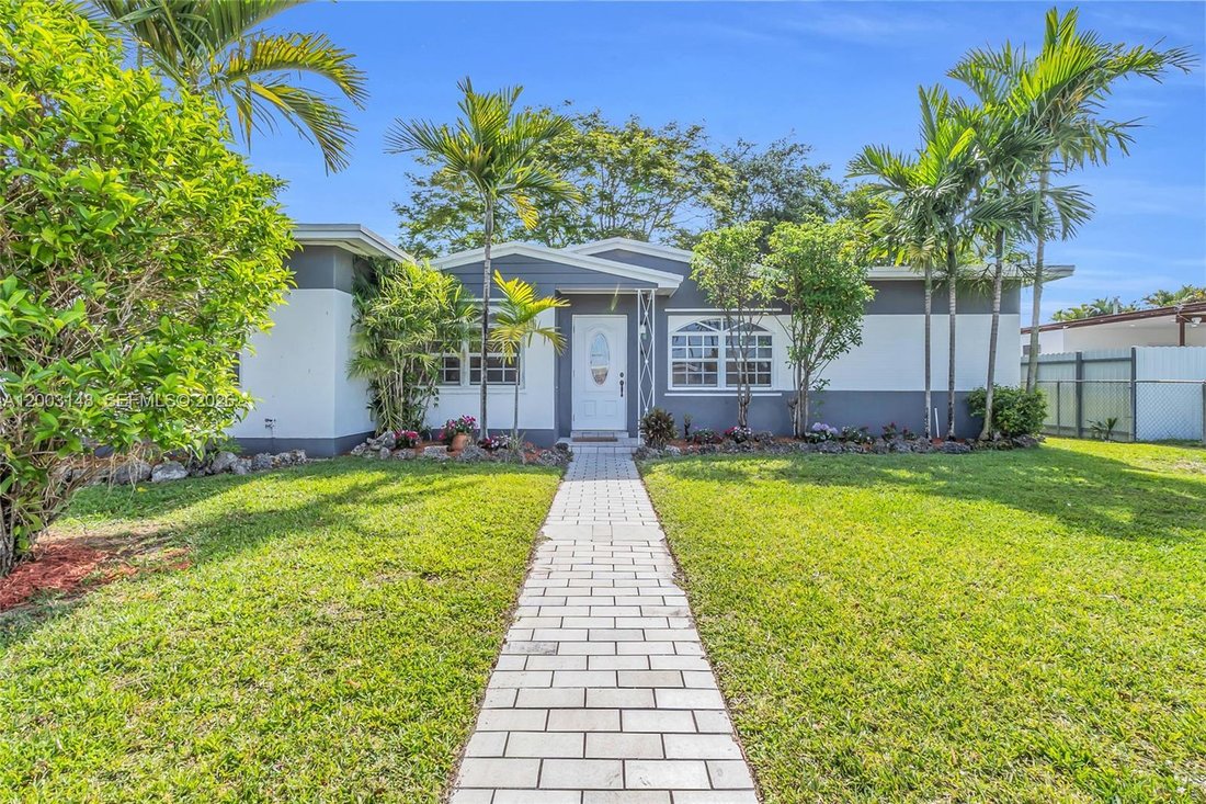 House in Hialeah, Florida, United States 3 - 17722648