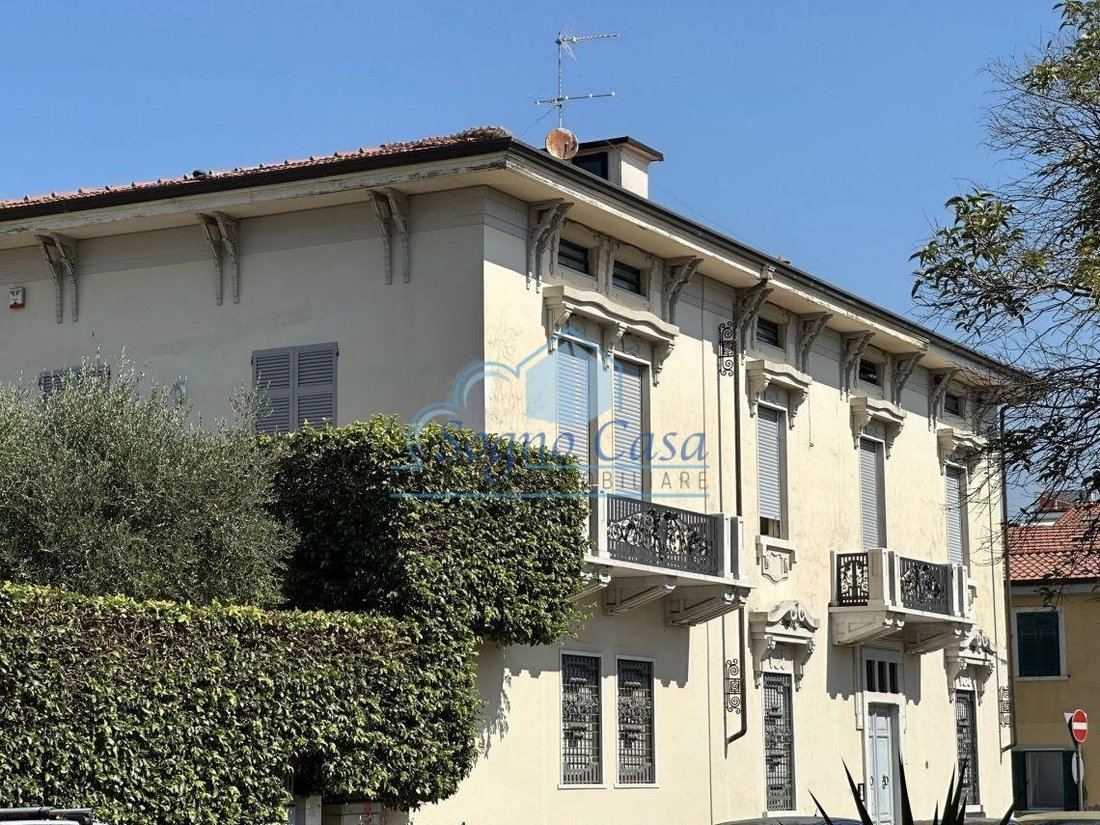 Villa in Marina di Carrara, Tuscany, Italy 2 - 17722972