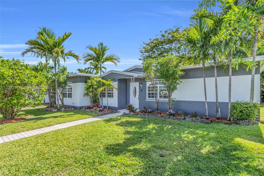 House in Hialeah, Florida, United States 1 - 17722648
