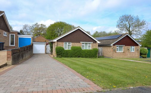 Bungalow in Burgess Hill, England 1