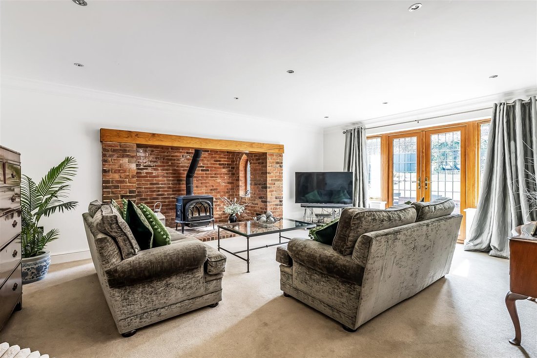 House in Hawks Hill, Fetcham, England 5 - 17722055