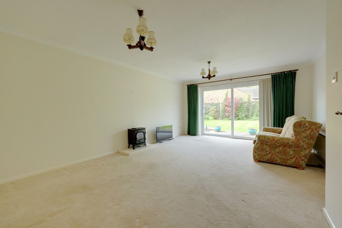 Bungalow in Burgess Hill, England 3 - 17721269