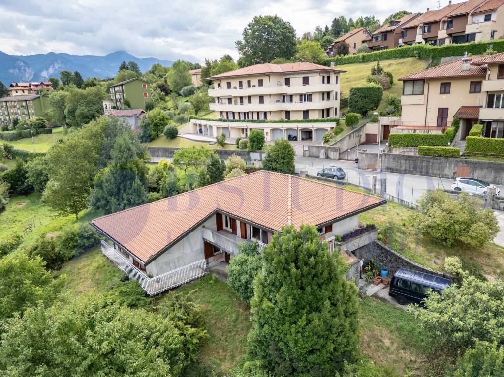 Villa in Galbiate, Lombardy, Italy 1 - 15986208