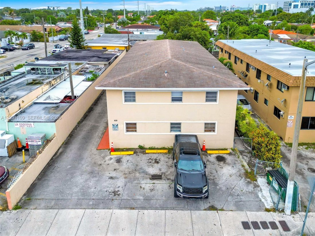 Miami, Florida, United States 2 - 17720136