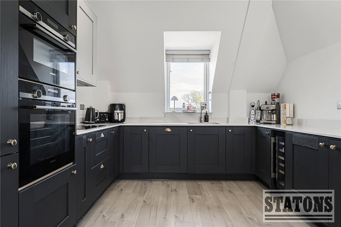 Apartment in Oakwood, Enfield, England 3 - 17720167
