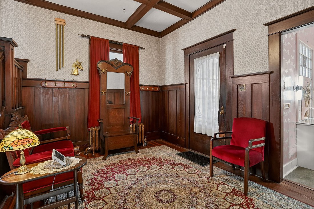 House in Nelson, British Columbia, Canada 5 - 17723251