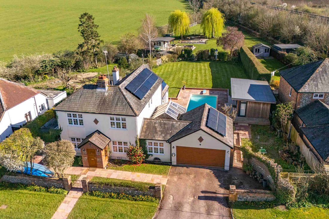 House in Princes Risborough, England 1 - 17722074