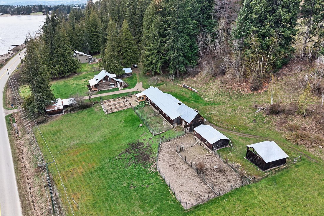House in Anglemont, British Columbia, Canada 4 - 17721582