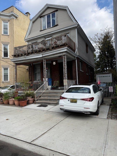 House in Guttenberg, New Jersey, United States 1 - 17721542