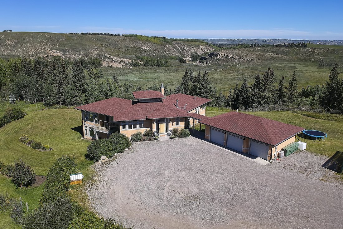 House in Cochrane, Alberta, Canada 1 - 17720551