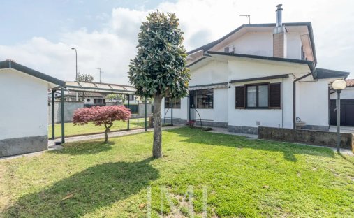 Villa in Gudo Visconti, Lombardy, Italy 1