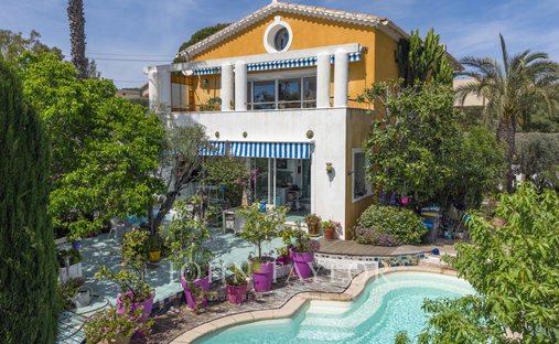 Villa in Bandol, Provence-Alpes-Côte d'Azur, France 1