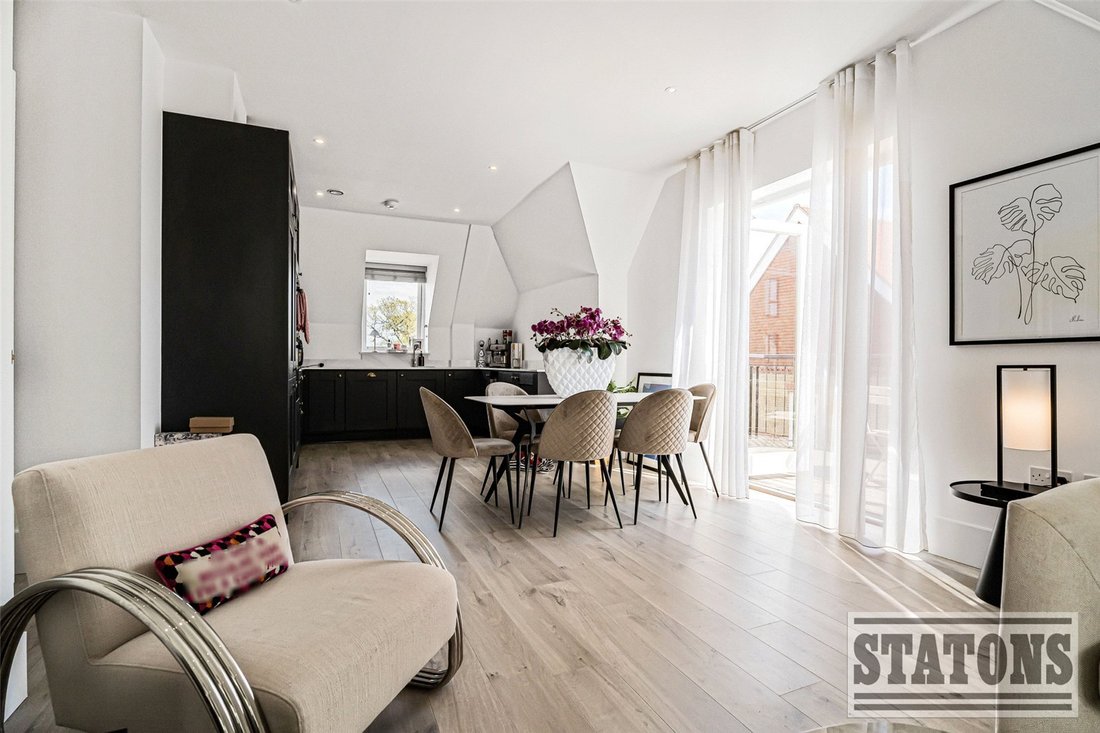 Apartment in Oakwood, Enfield, England 5 - 17720167