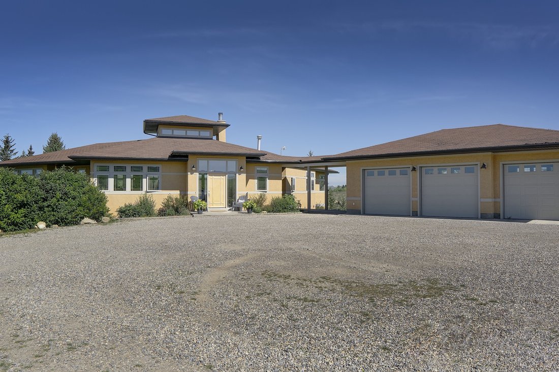 House in Cochrane, Alberta, Canada 2 - 17720551