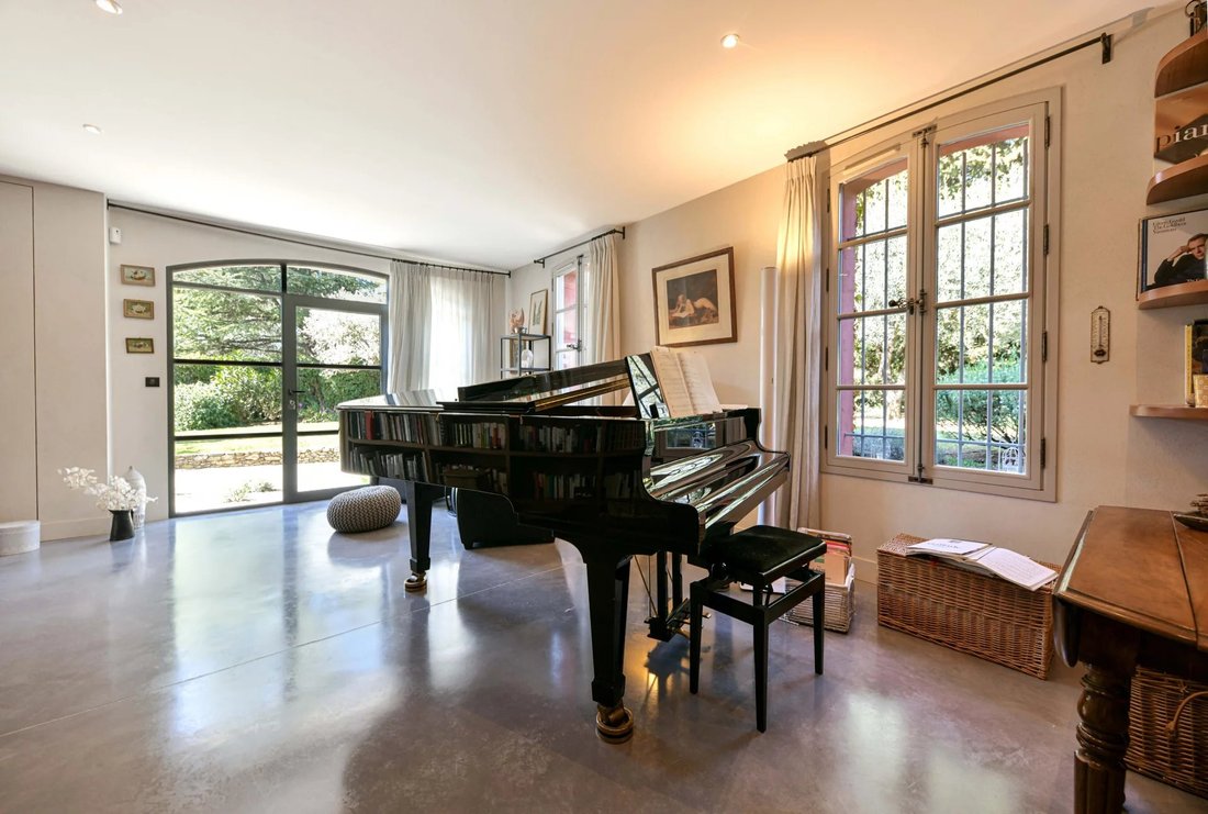 Estate in Uzès, Occitania, France 4 - 17720931