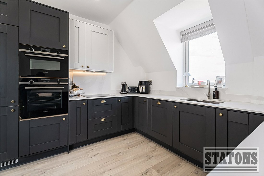 Apartment in Oakwood, Enfield, England 4 - 17720167