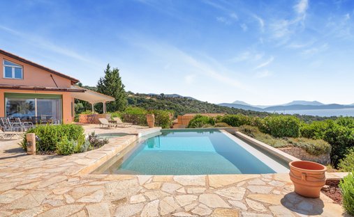 Villa en Eugirou, Apollonioi, Grecia 1