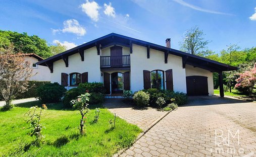 Villa in Est, Saint-Vincent-de-Tyrosse, France 1