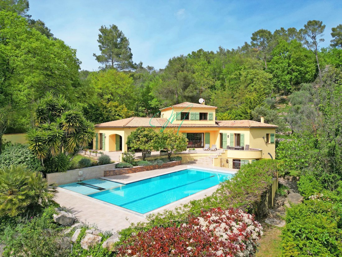 Villa in Le Rouret, Provence-Alpes-Côte d'Azur, France 1 - 17559588