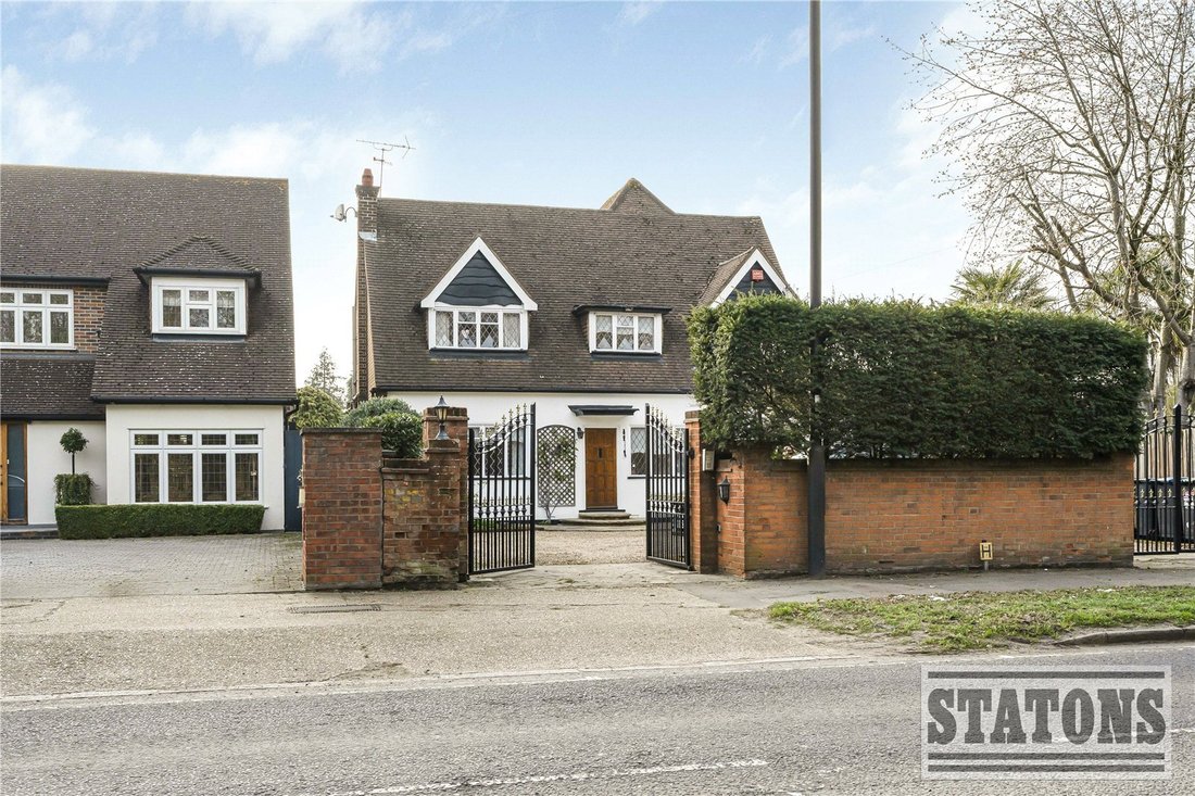 House in Cockfosters, Enfield, England 2 - 17722104