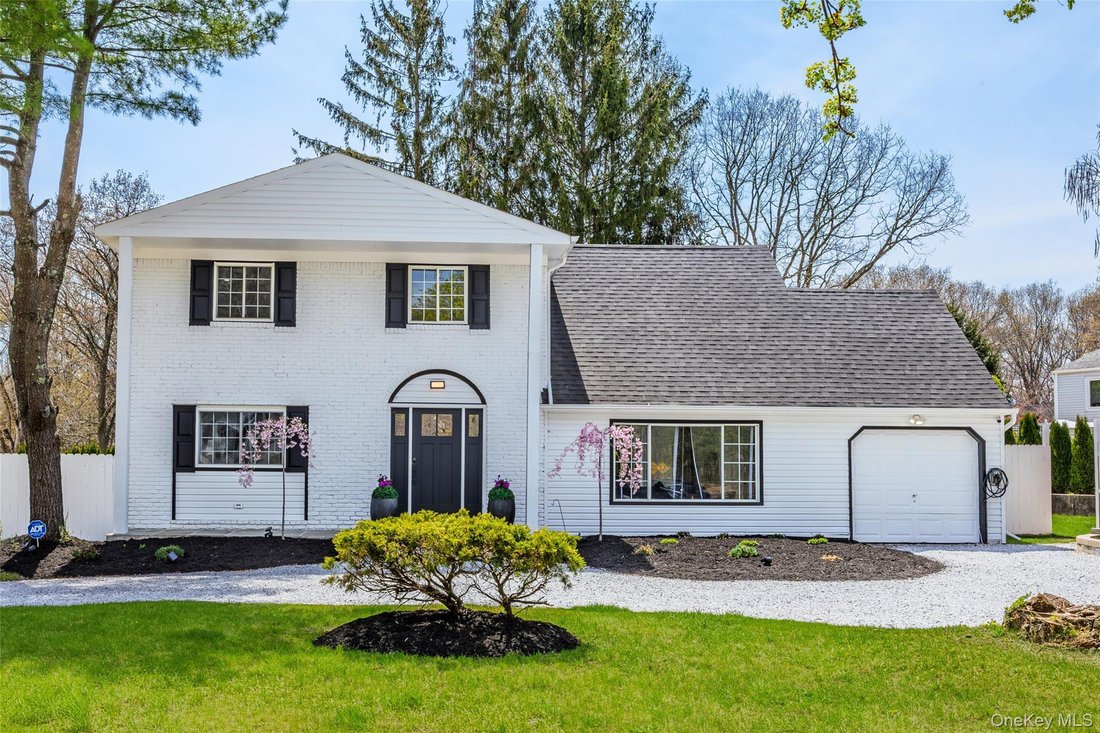 House in Coram, New York, United States 2 - 17723352