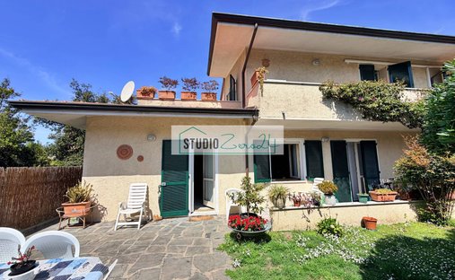 House in Center, Forte dei Marmi, Tuscany 1