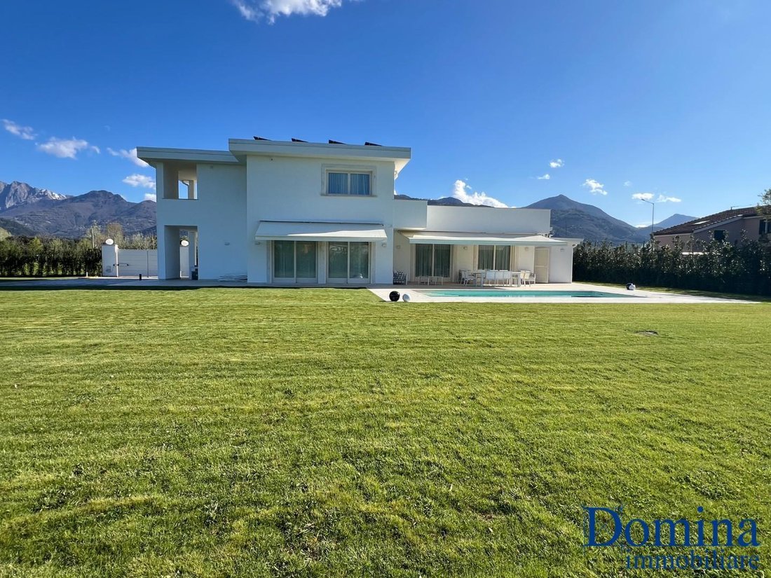 Villa in Pietrasanta, Tuscany, Italy 2 - 17723028