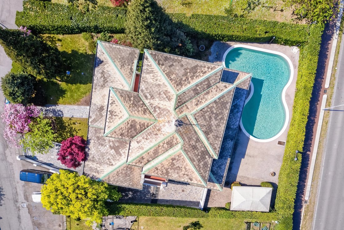 Villa in Center, Rho, Lombardy 2 - 17722114