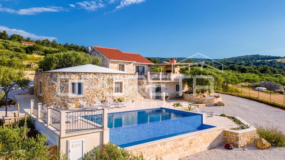 Villa in Supetar, Split-Dalmatia County, Croatia 1 - 17723386