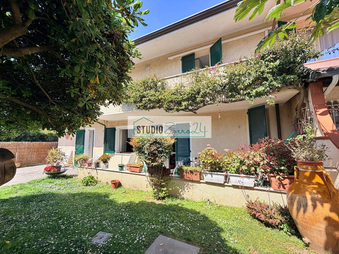 House in Center, Forte dei Marmi, Tuscany 2 - 17724170