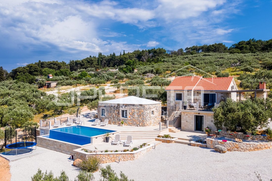 Villa in Supetar, Split-Dalmatia County, Croatia 2 - 17723386