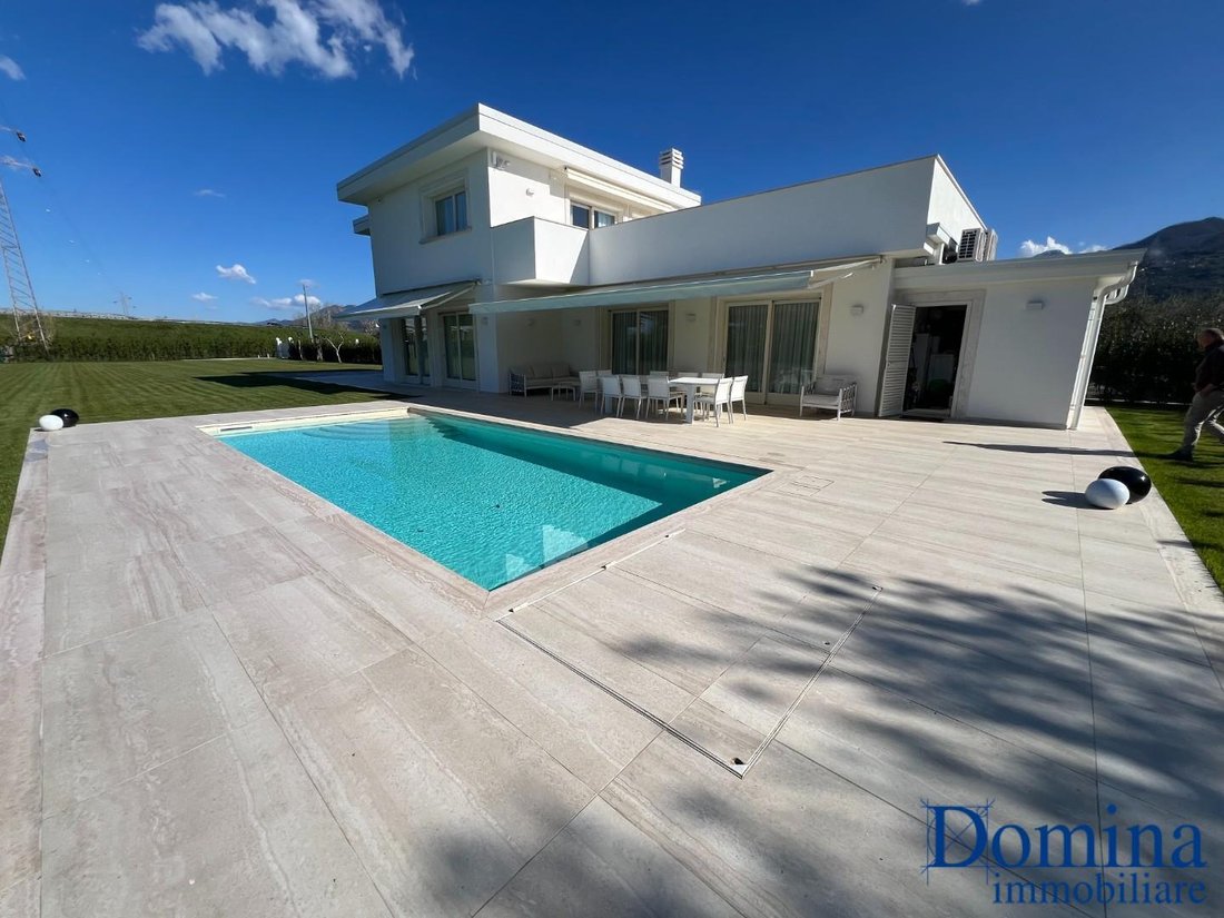 Villa in Pietrasanta, Tuscany, Italy 3 - 17723028