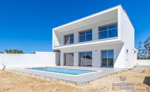 House in Sao Martinho do Porto, Leiria District, Portugal 1