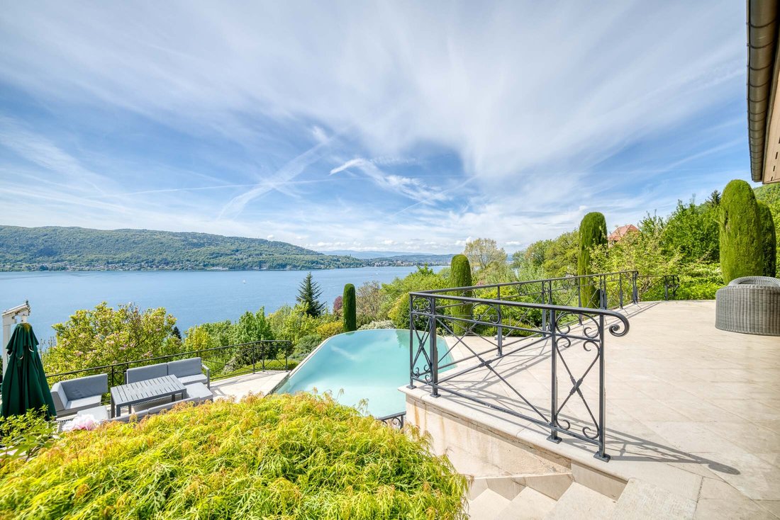 Villa in Veyrier-du-Lac, Auvergne-Rhône-Alpes, France 2 - 17724487