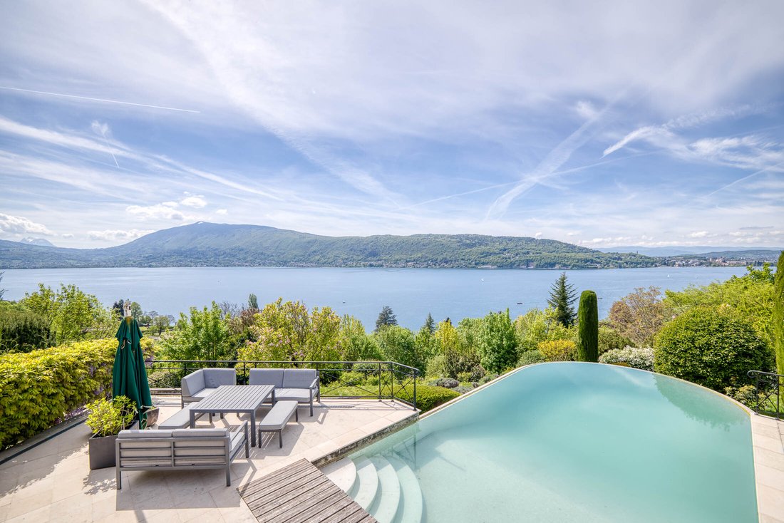 Villa in Veyrier-du-Lac, Auvergne-Rhône-Alpes, France 1 - 17724487