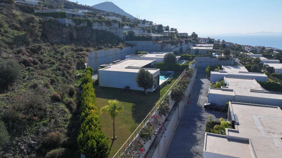 Villa in Turgutreis, Muğla, Turkey 3 - 17724455