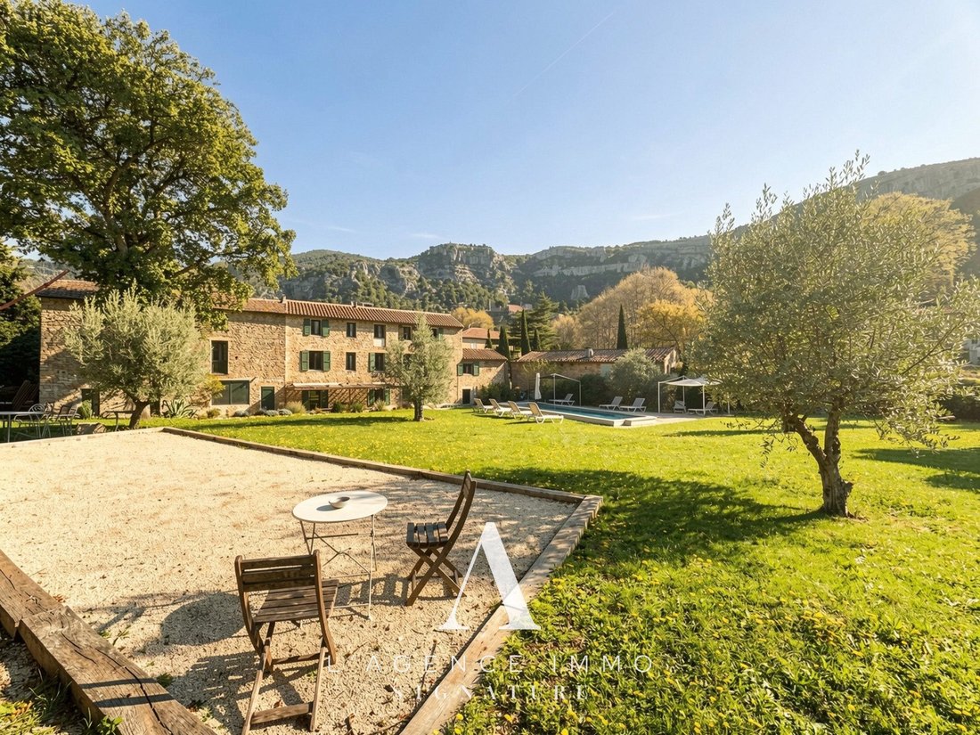 Country House in Fontaine-de-Vaucluse, Provence-Alpes-Côte d'Azur, France 2 - 17525544