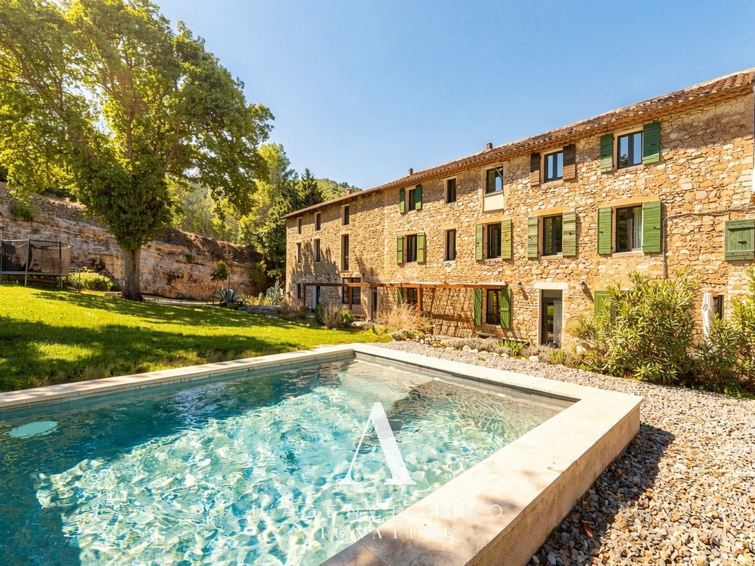 Country House in Fontaine-de-Vaucluse, Provence-Alpes-Côte d'Azur, France 1 - 17525544