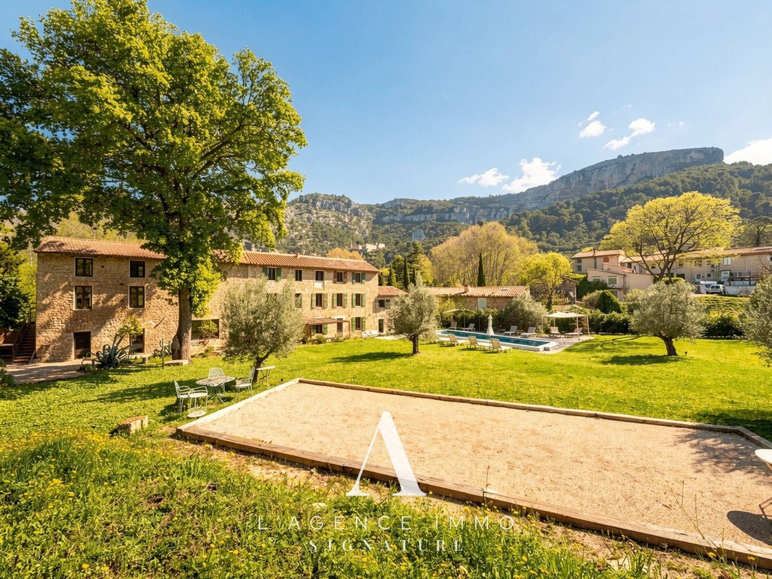 Country House in Fontaine-de-Vaucluse, Provence-Alpes-Côte d'Azur, France 3 - 17525544