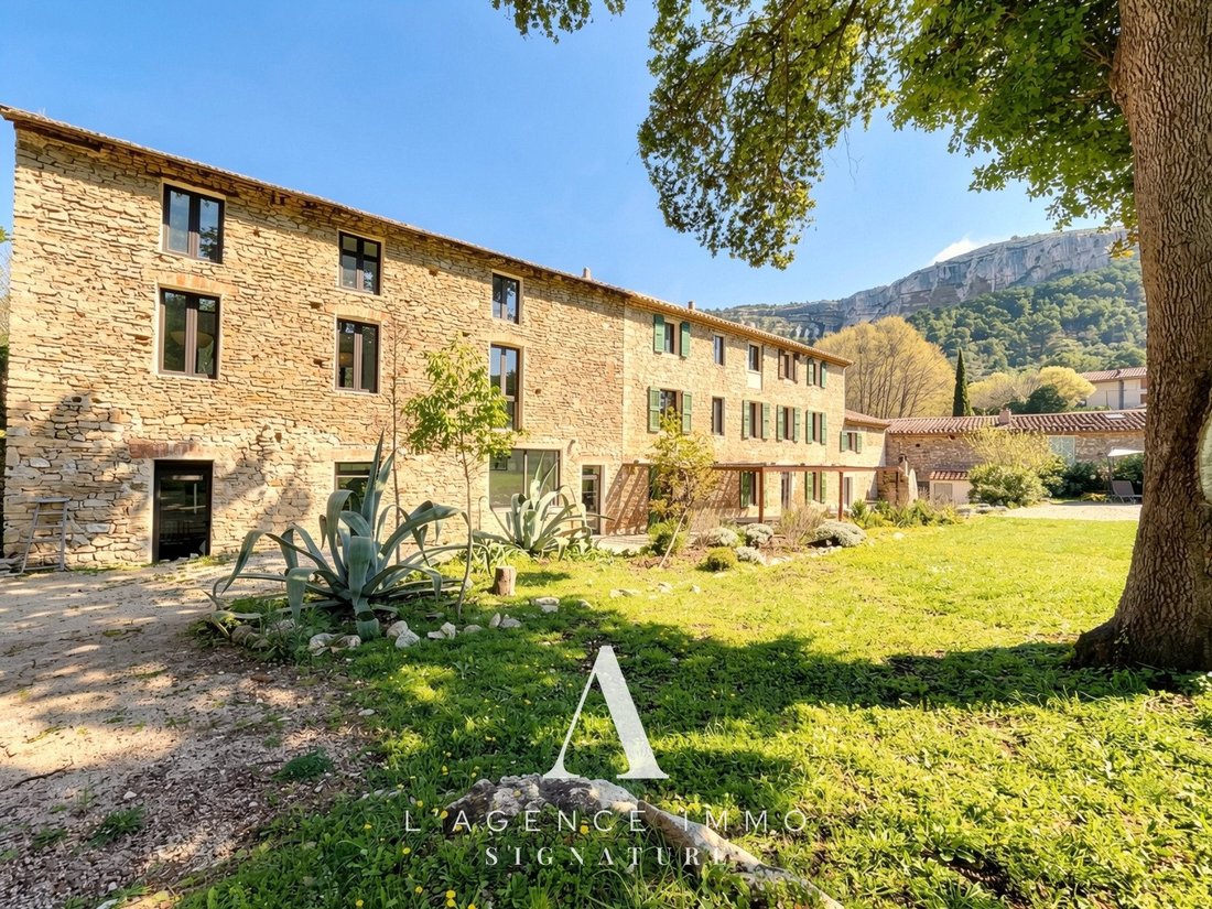 Country House in Fontaine-de-Vaucluse, Provence-Alpes-Côte d'Azur, France 5 - 17525544