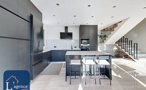 House in Crozet, Auvergne-Rhône-Alpes, France 1