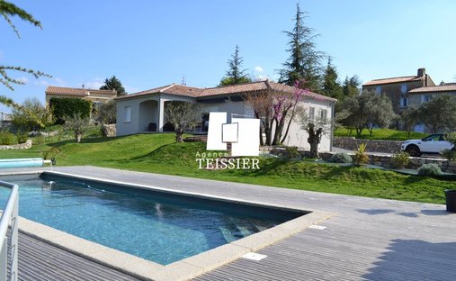 Villa in Les Vans, Auvergne-Rhône-Alpes, France 1